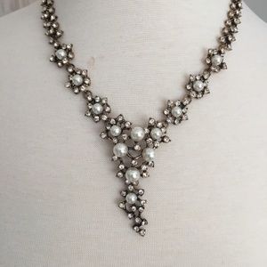 Elegant evening statement necklace with pearls